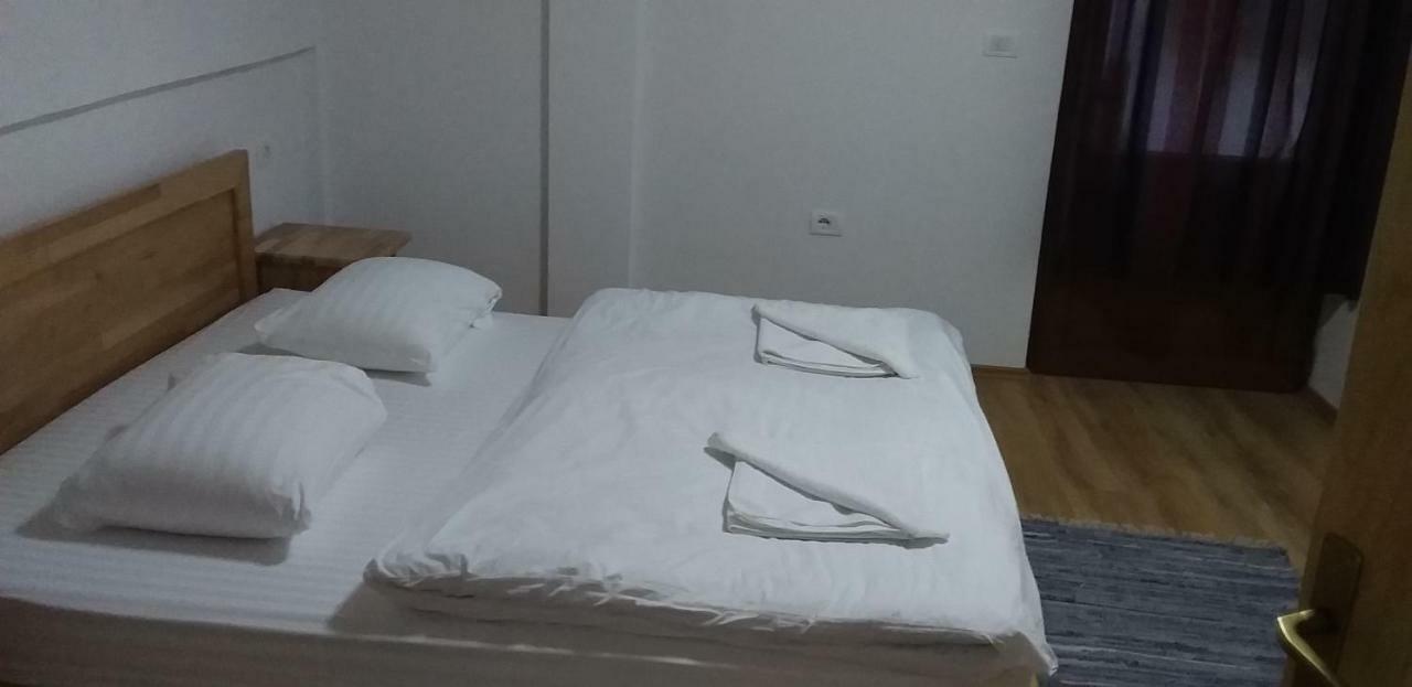 Bujtinat E Lugines Valbone Lejlighedshotel Værelse billede
