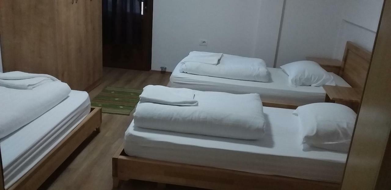 Bujtinat E Lugines Valbone Lejlighedshotel Værelse billede